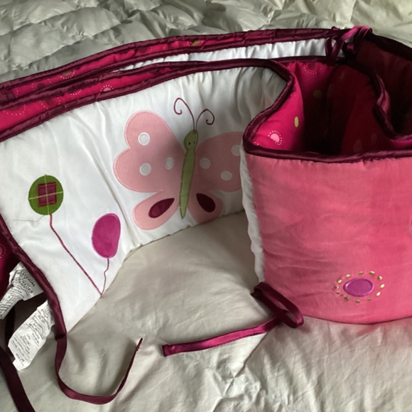 LAMBS & IVY DEEP PINK & WHITE BUTTERFLY THEMED PAD INSIDE/ OUTSIDE OF BED - Picture 10 of 15